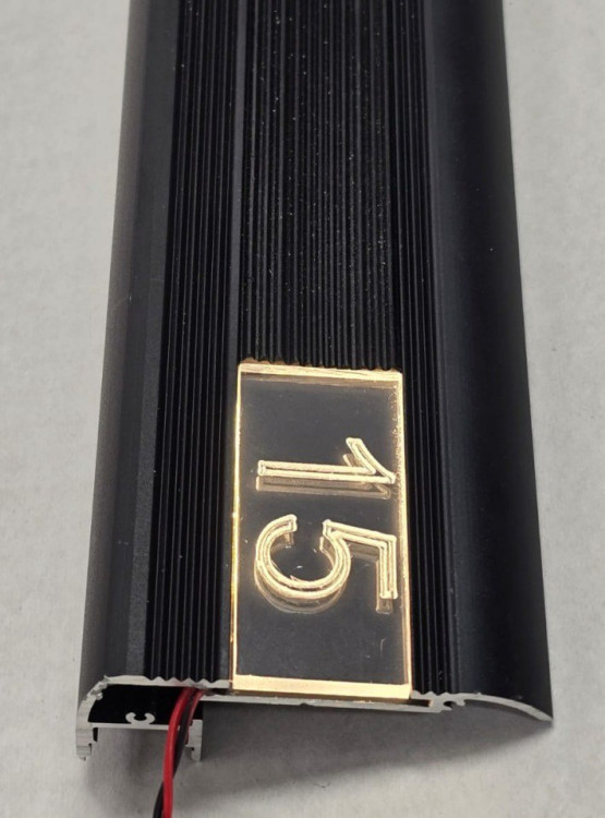 Номер ступени с подсветкой в профиле для кинотеатра, театра, стадиона IT-ledstep-number